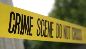 Hombre mata a 4 de sus hijos con cuchillo y a otras 5 personas en Surinam