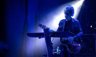 Perry Bamonte, de asistente de Robert Smith a guitarrista de The Cure