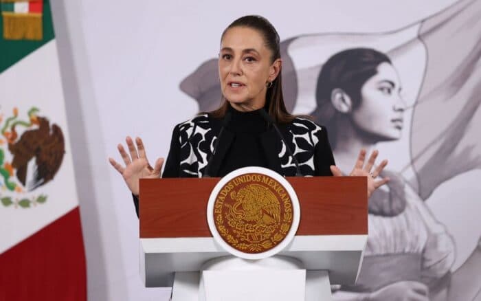 La Mañanera de Sheinbaum | Pide mantener 'calma' ante sarampión; niega reportes sobre drones en Texas (11/02/2026)