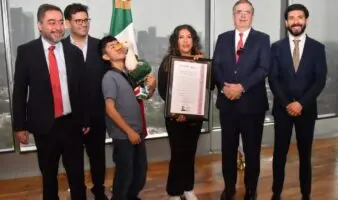 IMPI entrega registro de marca del Pato Merlín a su propietaria