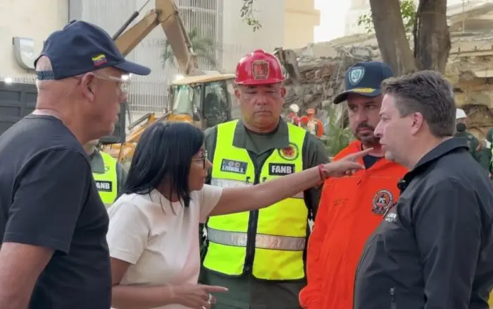 "Fuera, fuera", gritan a presidenta de Venezuela en zona afectada por terremotos