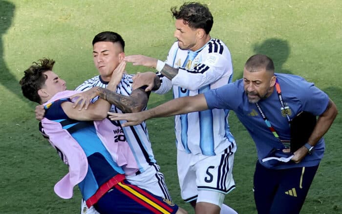 FIFA investiga a Argentina por posibles infracciones disciplinarias en la final del Mundial