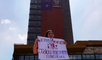 Estudiantes celebran repetir examen en la UNAM tras trampas con IA