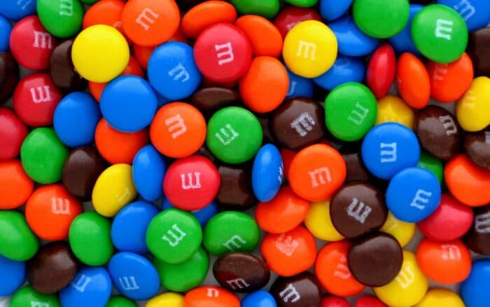 ¿Adiós a los colorantes sintéticos? M&M’s y Skittles estrenan nuevas versiones en EE.UU.