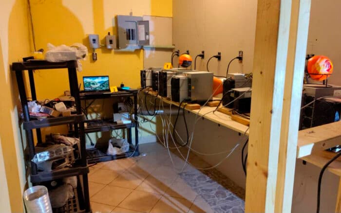 Aseguran supuesta granja de minería de criptomonedas durante cateo en Camargo