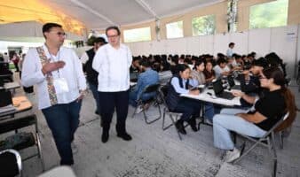 Rector de la UNAM supervisa examen de control en Oaxaca