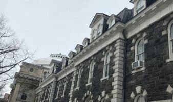 Reabren investigación por presunta violación grupal en universidad de EE.UU.