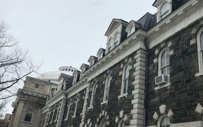Reabren investigación por presunta violación grupal en universidad de EE.UU.