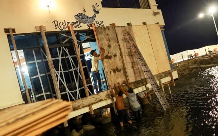 Huracán Polo avanza hacia BCS; tormenta Rachel genera lluvias en Guerrero y Oaxaca