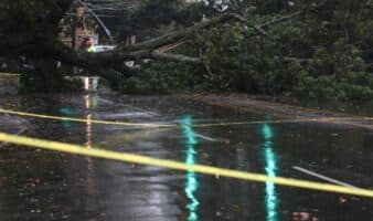 Tormenta en el noreste de EE.UU. deja un muerto y miles de cortes eléctricos