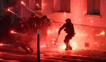 Estallan enfrentamientos entre la policía y los manifestantes en París