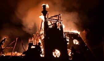 Ayuntamiento de Limoges, monumento histórico, destruido por un incendio durante las protestas en Francia