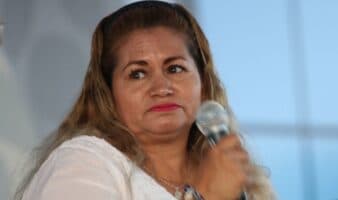 Ceci Flores y su hija son las primeras buscadoras certificadas en México