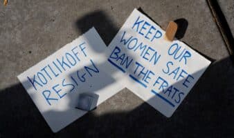 Alumna que denunció violación dice que el presidente de Universidad de Cornell no la apoyó