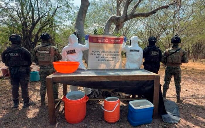 Aseguran 100 kilos de metanfetamina tras localizar laboratorio clandestino en Culiacán