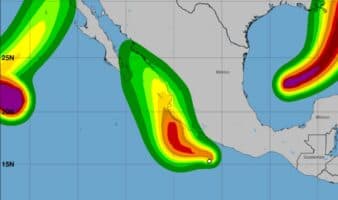 Tormenta Simón se intensificará a huracán antes de impactar México