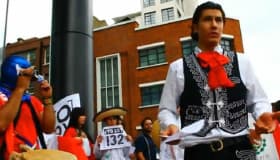 #YoSoy132 le lleva serenata a 'The Guardian'