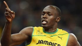 Usain Bolt amplía reinado en los 100 metros planos 