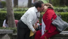 El supuesto fin del mundo hace más fieles a las mexicanas