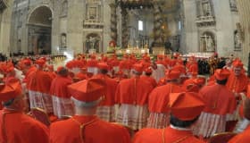 Video: Cardenales listos para cónclave este martes; prevén elección rápida