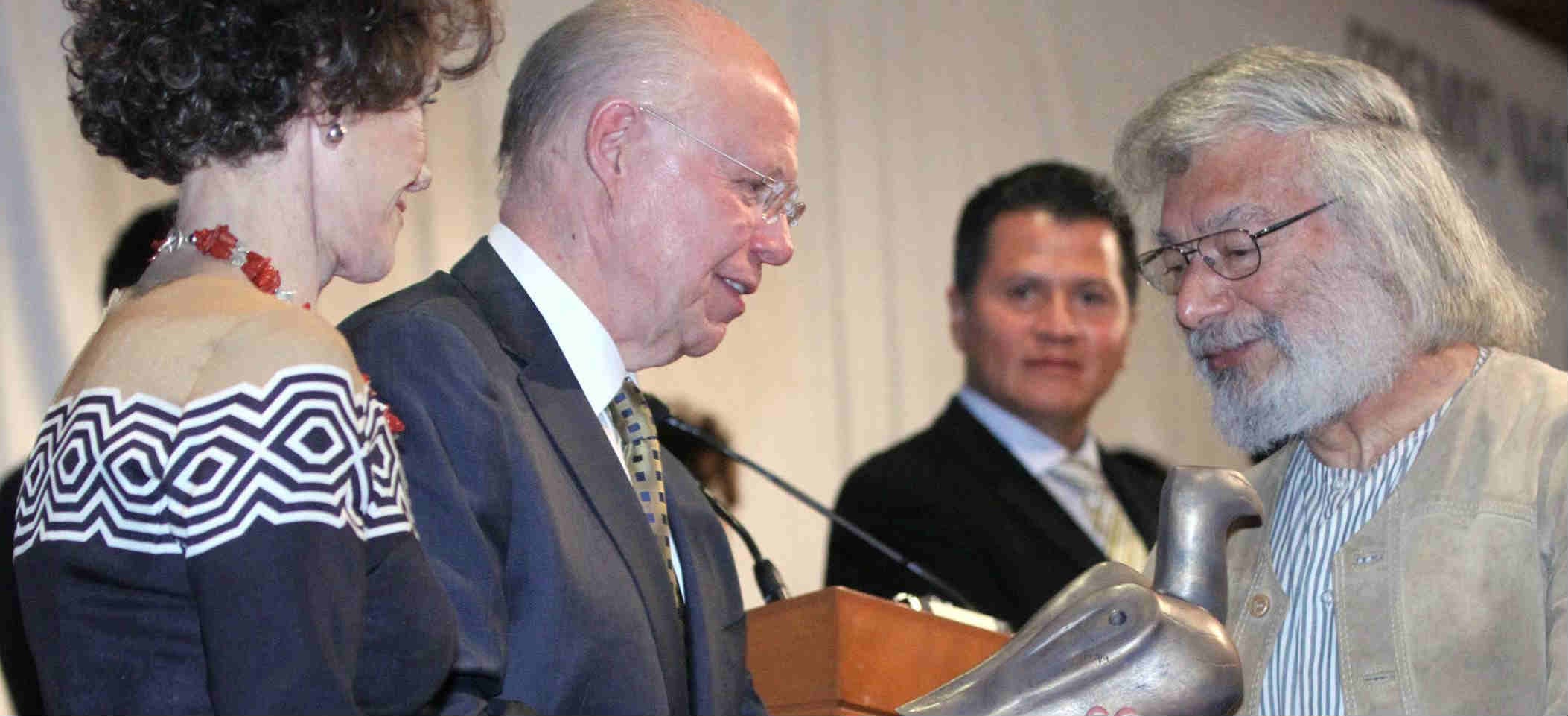 Entregan Premio Nacional de Periodismo Aristegui Noticias
