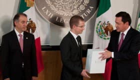 Osorio Chong entrega el primer informe de gobierno de Peña Nieto