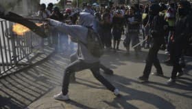 Liberan a 8 'anarcos' por disturbios del 2 de octubre