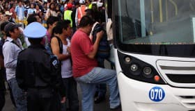 Saturan servicio de RTP tras cierre parcial de la Línea A del Metro (fotos)