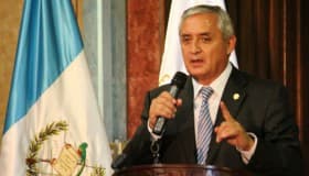 'No renunciaré', dice el Presidente de Guatemala, pide perdón y se sujeta a proceso (Nota y videos)