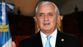 Presidente de Guatemala insiste en que no renunciará; empresarios, campesinos e iglesias exigen que dimita