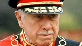 Activista chilena exige decreto que prohíba apología a Pinochet