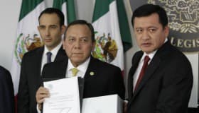 "Las cosas no van bien en el país": Zambrano al recibir el tercer informe presidencial de EPN