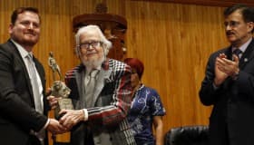 El escritor Fernando del Paso recibe el “Corazón de León” en Guadalajara