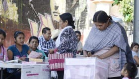 13 gubernaturas, 965 alcaldías y 388 diputaciones locales se renuevan en 2016