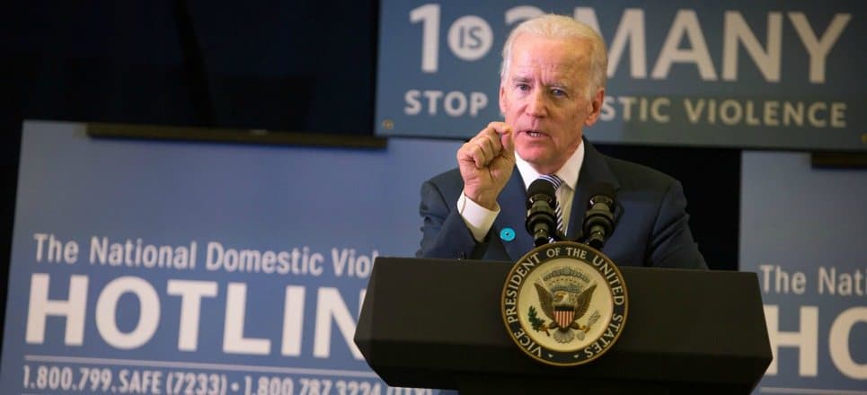 "¡Inviertan en sus empleados!", urge Biden a empresarios