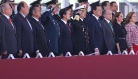 Peña Nieto y 'El Bronco' festejan juntos al Ejército, a diez días de tragedia en Topo Chico