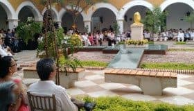Entre mariposas amarillas, cenizas de García Márquez llegan a Colombia