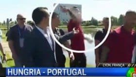Cristiano Ronaldo arrebata micrófono de reportero y lo avienta al agua (Video)