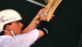 Mikel Arriola, funcionario y pelotari en el Frontón México (Video)