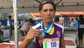 Dominan hermanos rarámuris Hermilo y Andrés García la Carrera Tarahumara (Video)