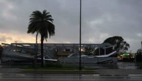"Irma" se degrada a categoría 1 sobre Florida pero los daños son graves