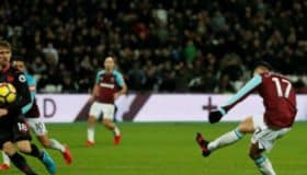 Reaparece "Chicharito" en el empate sin goles entre West Ham y Arsenal (Video)