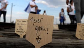 Israel se paraliza dos minutos para honrar a víctimas del Holocausto (Fotos)