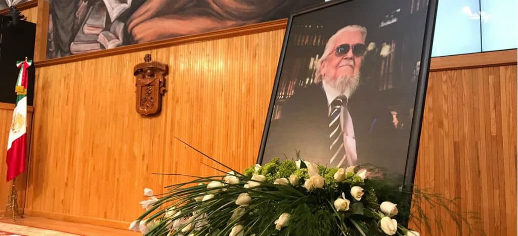 Rinden homenaje de cuerpo presente al escritor Fernando del Paso en la UdeG