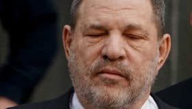 Declaran culpable a Weinstein de agresión sexual; libra cargos más graves