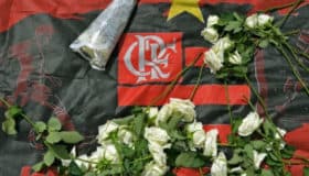 Reaccionan ex jugadores del Flamengo con tristeza (Video)