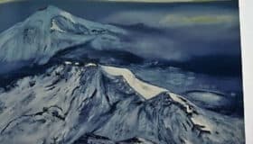 Réplica de Raúl Salinas: cuadro que aparece detrás de mí en serie de 1994 es de mi autoría