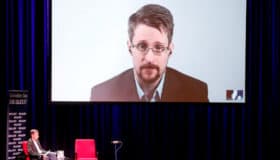 Estados Unidos demanda a Edward Snowden por publicar su libro sin enviarlo antes a la CIA y la NSA