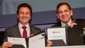 Con amparos, recortes periodísticos y tuits, Alonso Ancira quiso convencer a España de que era un perseguido político