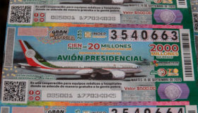 Graba AMLO spot en el avión presidencial para promover rifa | Entérate